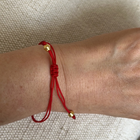 A two different design red handmade bracelets - Picture 3 of 5